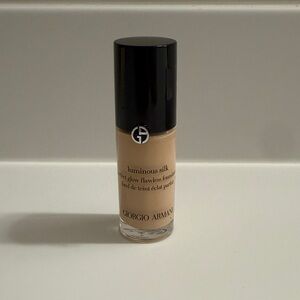Mini Giorgio Armani Luminous Silk Foundation shade 2